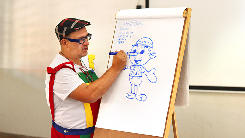Oficina Desenhando com o Professor Rabisco