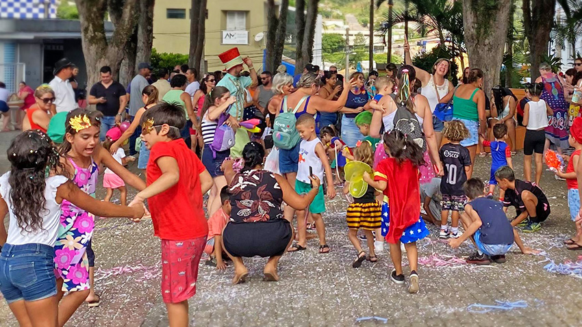 Praça Viva de fevereiro tem temática de Carnaval com matinê e escola de samba