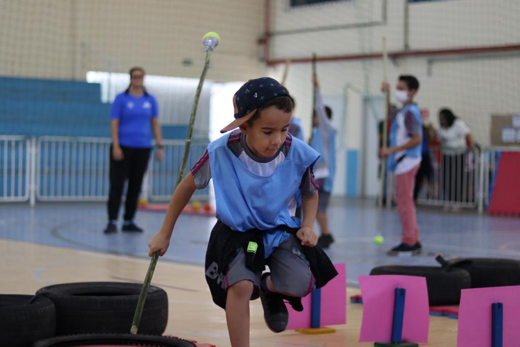 Alunos da Jornada Ampliada participam do 1º Festival de Miniatletismo e Robótica