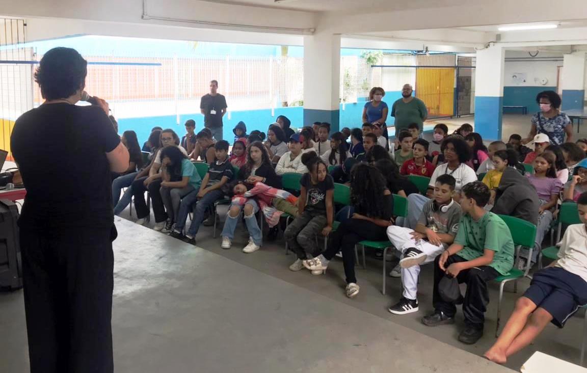 Educação Ambiental apresenta o Projeto É Tempo de Reciclar em escola do Jardim do Carmo