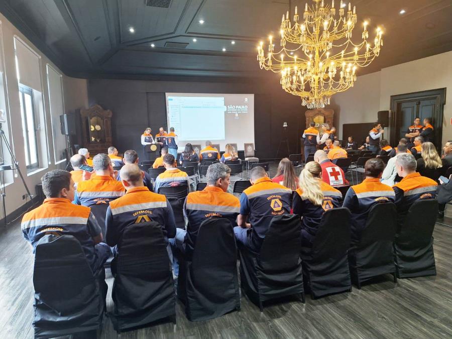 Defesa Civil de Itapecerica da Serra Participa de Seminário sobre Desastres Naturais no Palácio dos Bandeirantes