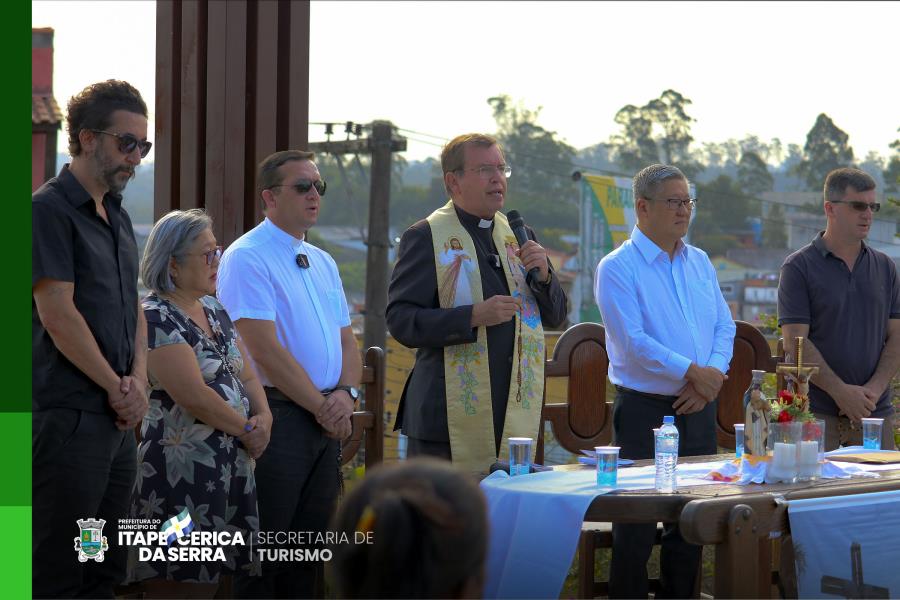Tradicional Reza de Santa Cruz é realizada no Cruzeiro