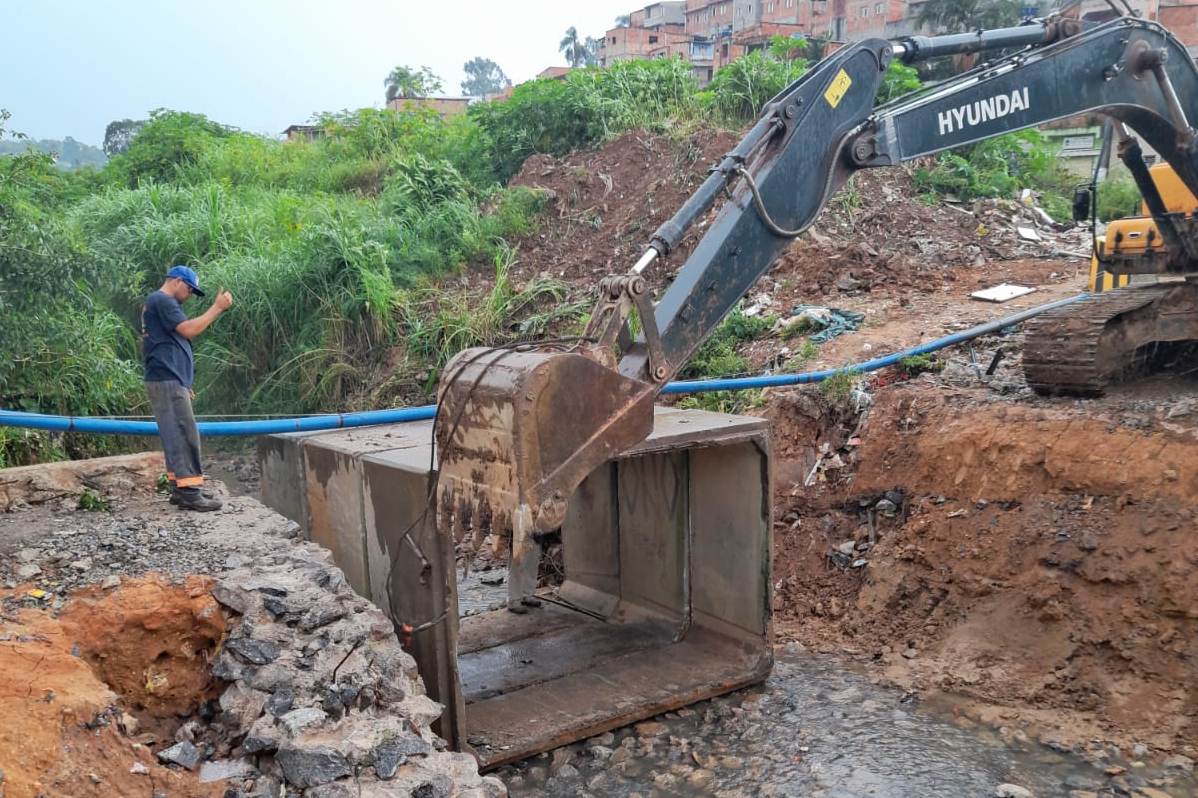 Ponte no Jardim do Carmo recebe nova estrutura