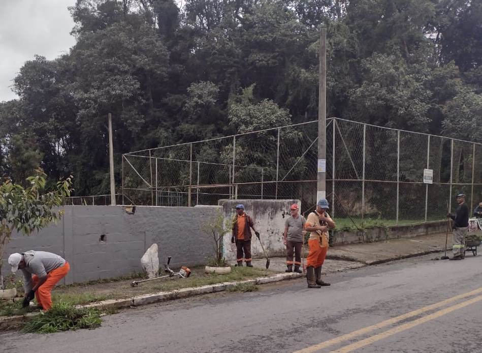 Prefeitura realiza obras de conservação e serviço de limpeza nos bairros de Itapecerica da Serra