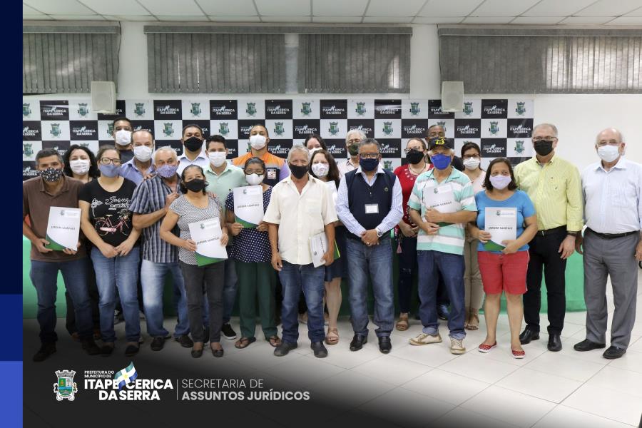 Prefeitura entrega mais 22 escrituras definitivas aos moradores do Jardim Sampaio