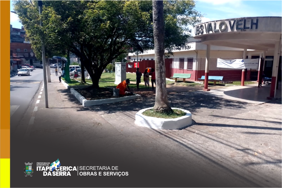 Limpeza e pintura na Praça da