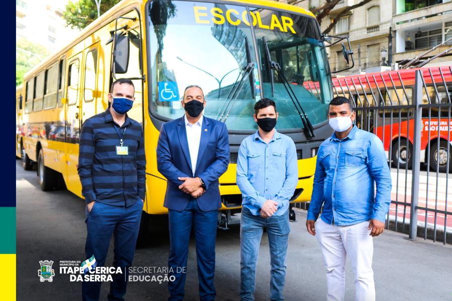 Itapecerica da Serra recebe mais um ônibus escolar