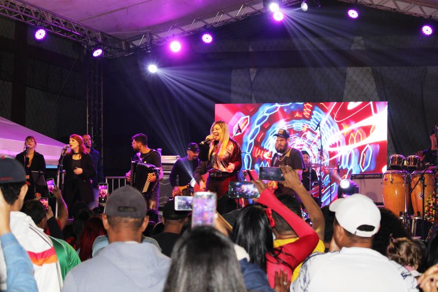 3500 pessoas curtem show para comemorar Aniversário da Cidade no Valo Velho