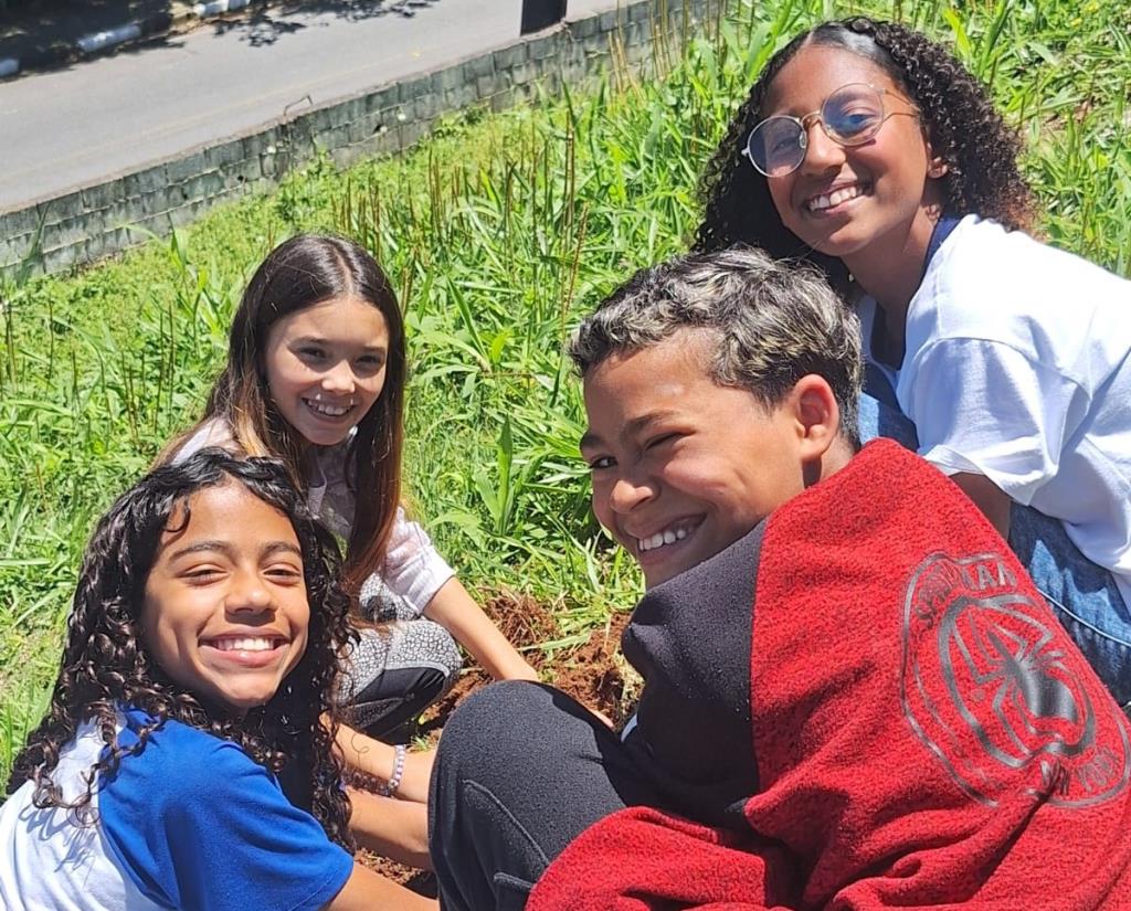 Plantio de Árvores Nativas foi realizada na Escola Estadual Lúcia Akemi Miya e reforça o compromisso com o meio ambiente