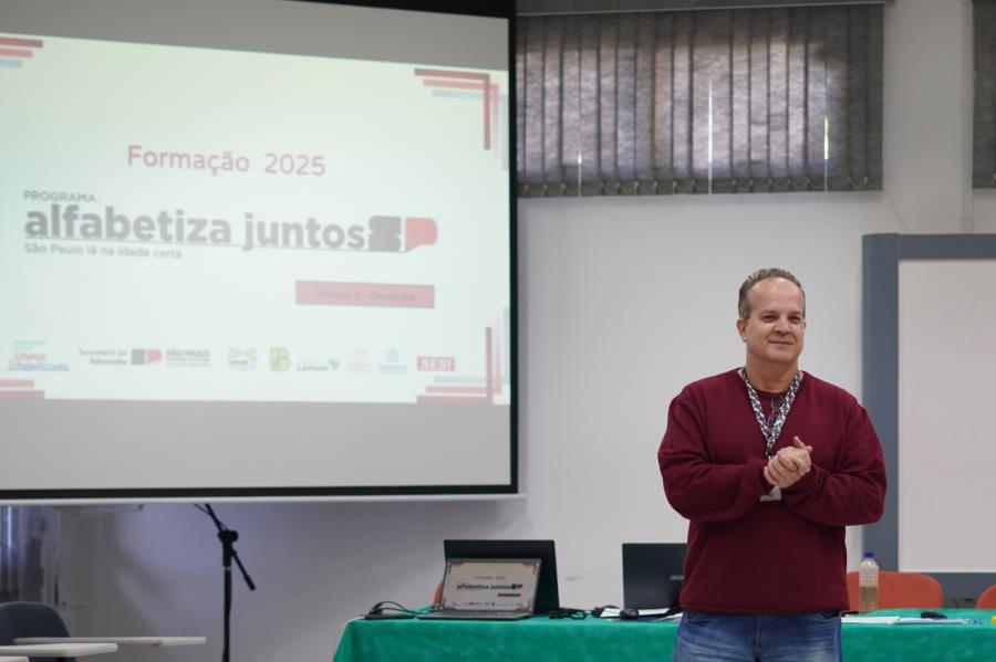 Diretores e orientadores pedagógicos participam de formação sobre gestão escolar e ensino da matemática