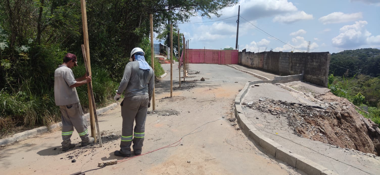 Prefeitura continua com obras de restauração de estrada no Jardim São Pedro