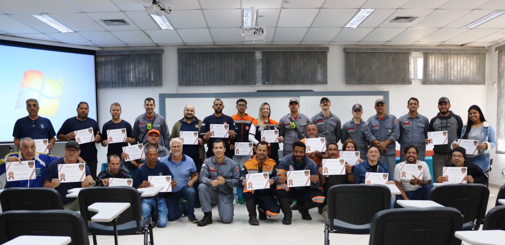 Motoristas e Agentes da Defesa Civil realizam curso de capacitação