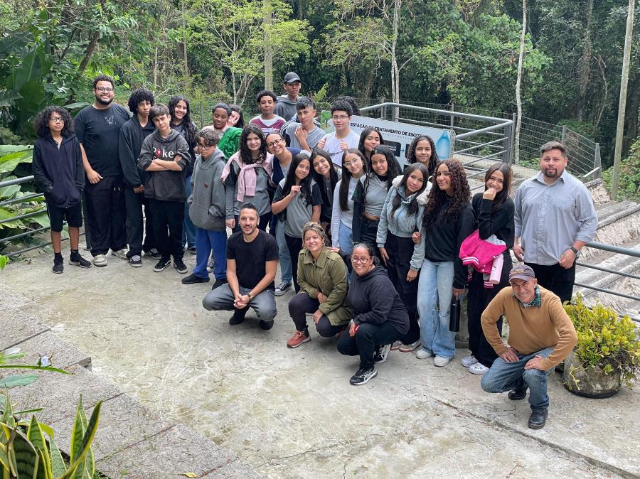 Estudantes visitam Estação de Tratamento e Loja Pense Verde em ação educativa da Prefeitura