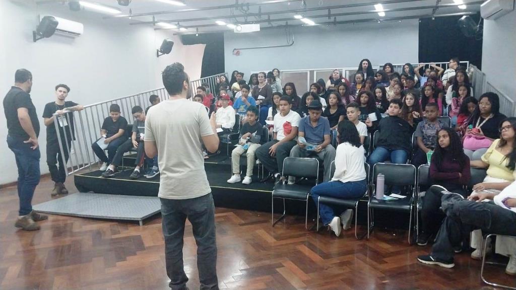 Ação pelo Dia Mundial da Água reúne estudantes em sessão educativa e interativa