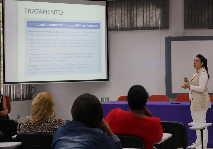Palestra sobre Prevenção ao Câncer de Mama é realizada na Prefeitura
