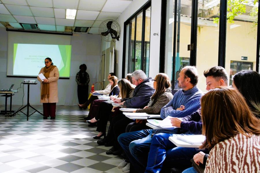 Secretaria de Educação de Itapecerica promove encontro formativo focado na Educação Especial