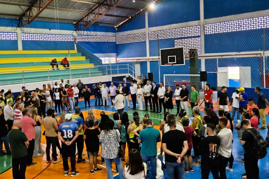 Prefeitura reinaugura ginásio e entrega nova academia de musculação no Valo Velho