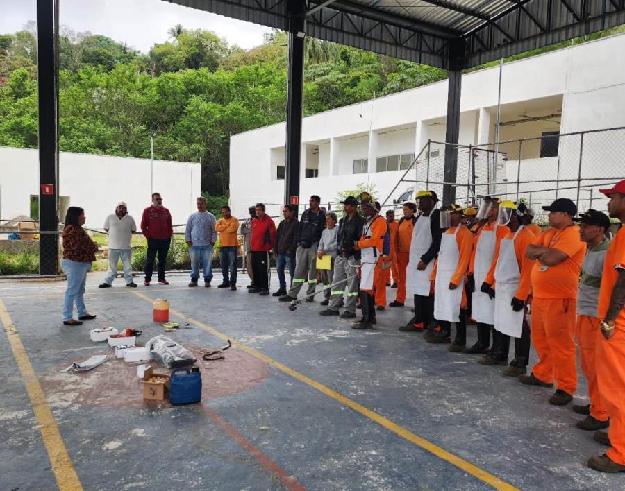 Frente de Trabalho recebe treinamento de segurança e uso de EPIs