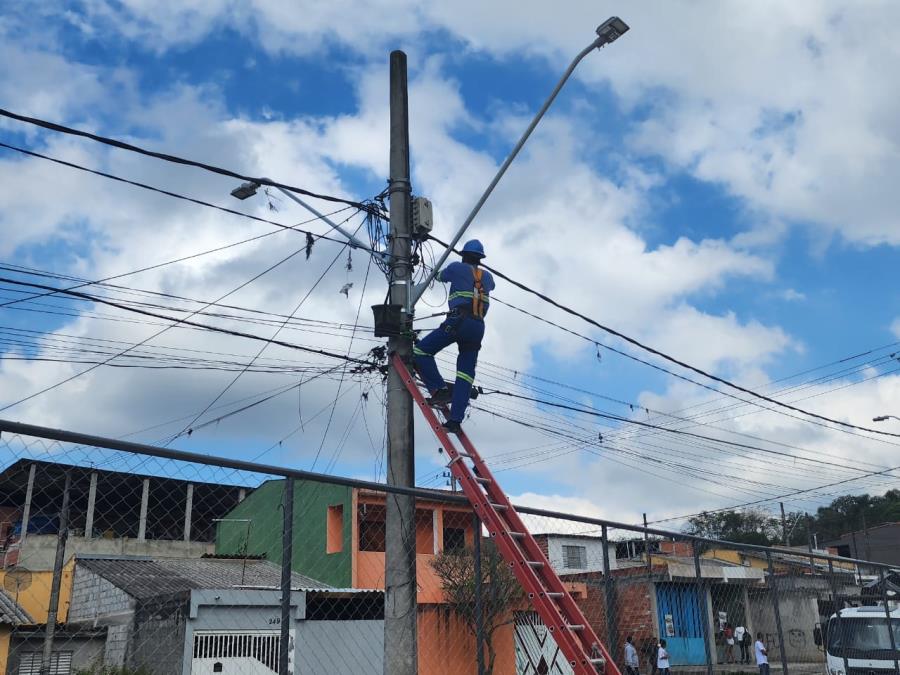 Quadra do Conjunto Habitacional Paineiras ganha iluminação