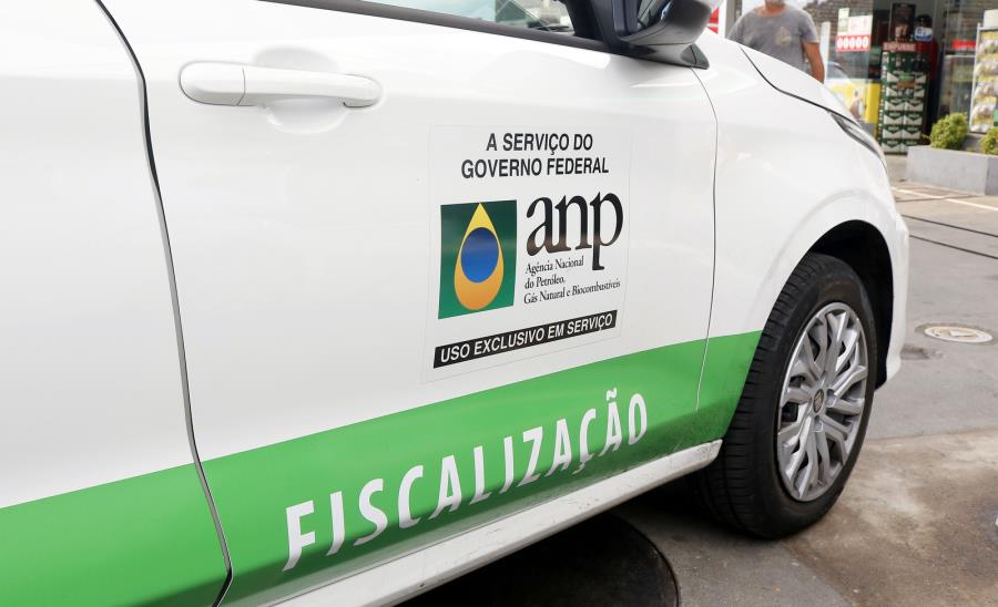Procon e ANP fiscalizam postos de combustíveis em Itapecerica da Serra