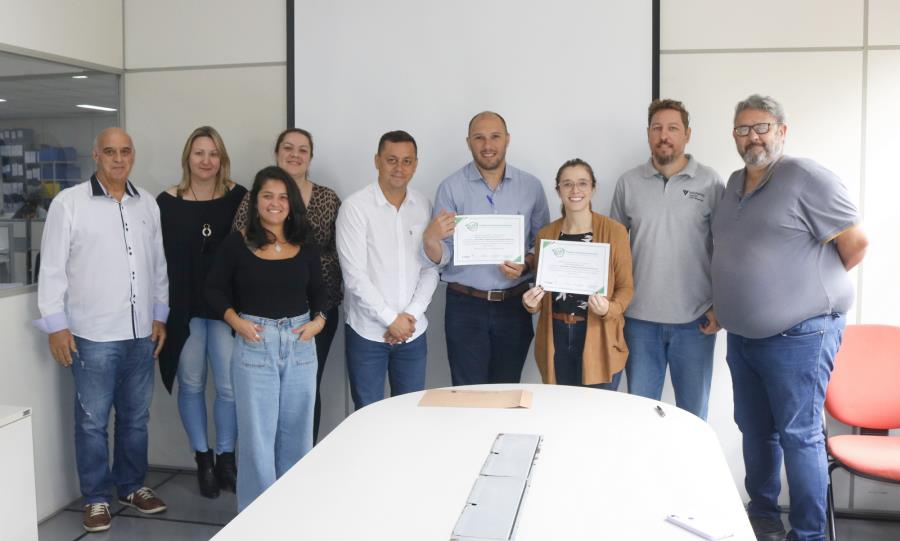 Prefeitura entrega certificado do Selo Verde para as Empresas Votorantim e Borkar Tapetes Automotivos