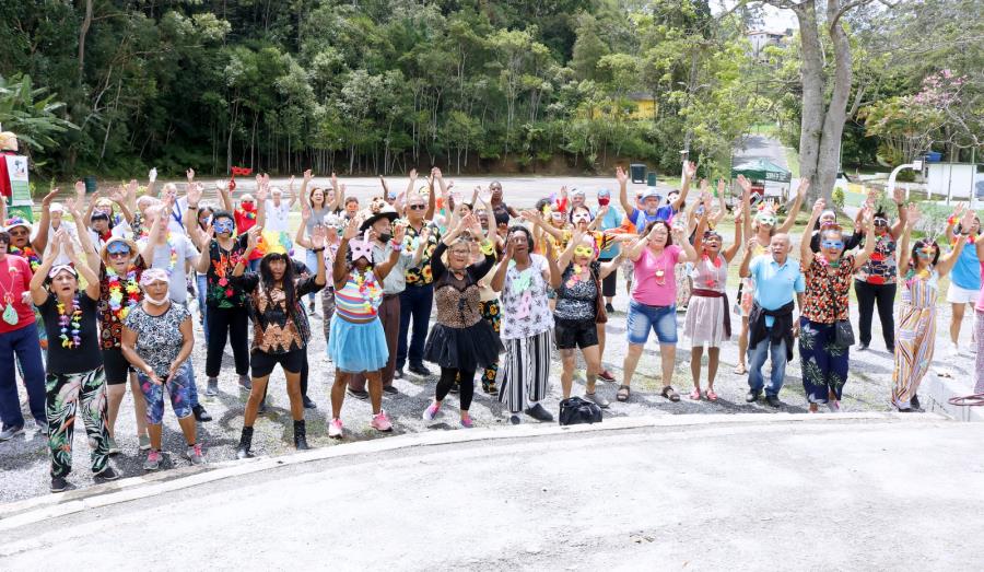 Grupo 60 + participa de Baile de Máscaras no Parque do Povo