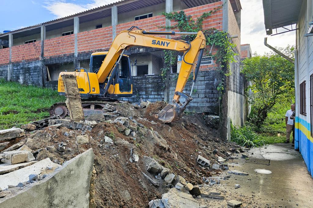 Iniciada a Reforma da Unidade de Saúde Familiar do Jardim Analândia