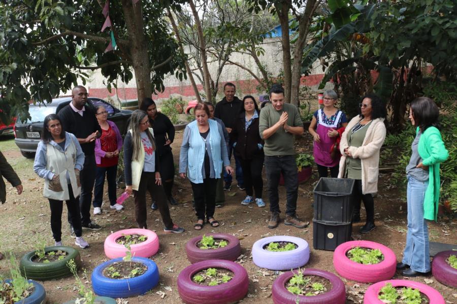 Escola Arco-Íris no Jardim Santa Júlia recebe projeto de compostagem
