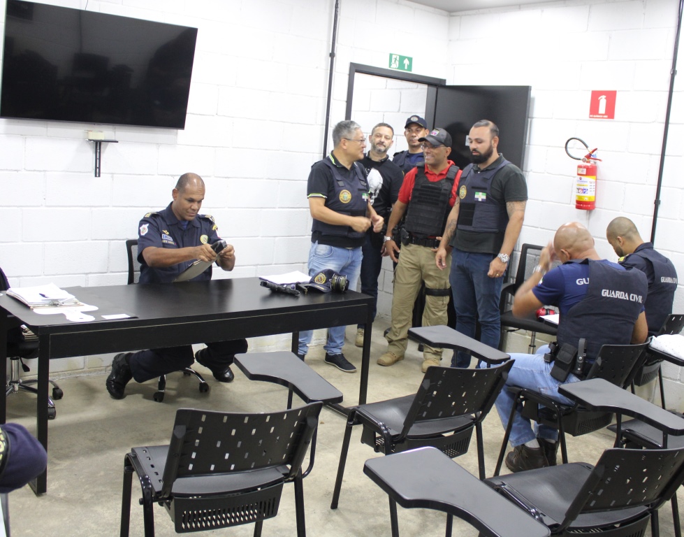 GCM de Itapecerica da Serra realiza capacitação técnica no Curso de Armamento e Tiro