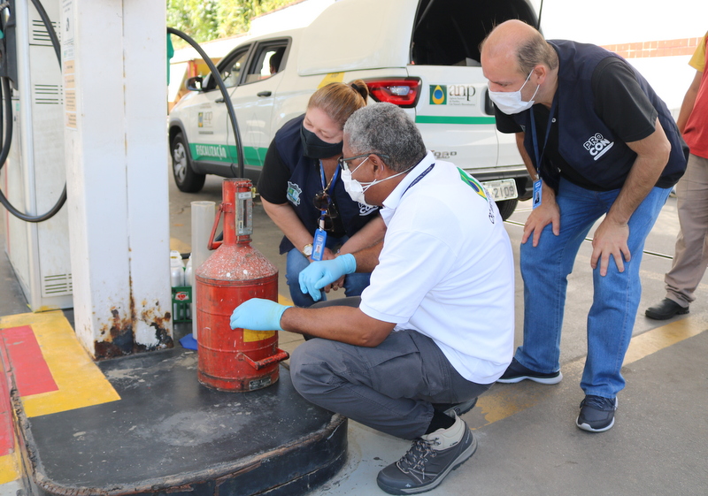 Ação do Procon fiscaliza Posto de Gasolina no Jardim Jacira