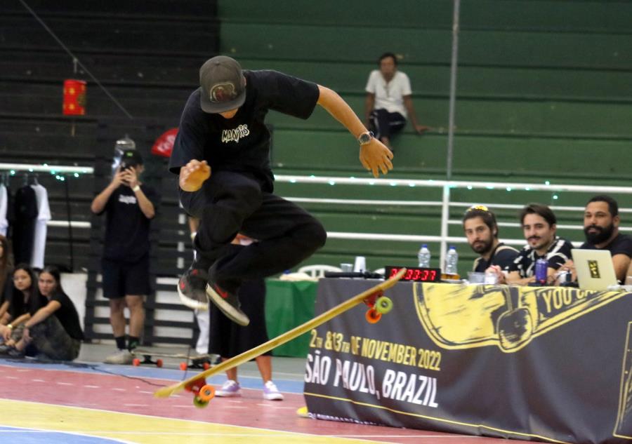Campeonato de Longboard reúne atletas de diversos países no Ginásio de Itapecerica