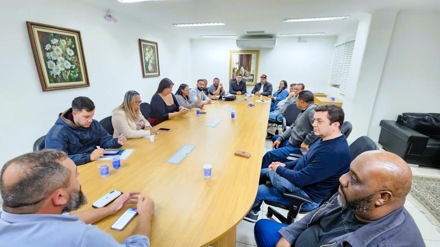 Prefeitura se reúne com a Sabesp para tratar de melhorias no abastecimento e saneamento na cidade