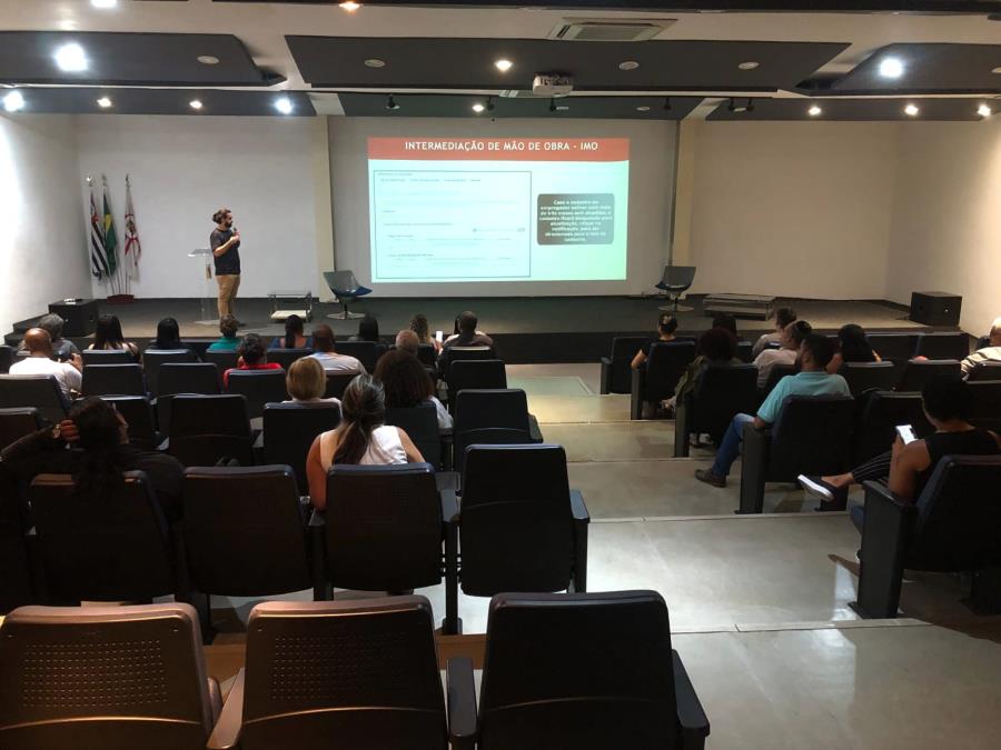 Agentes do PAT de Itapecerica da Serra participam de formação no Governo do Estado