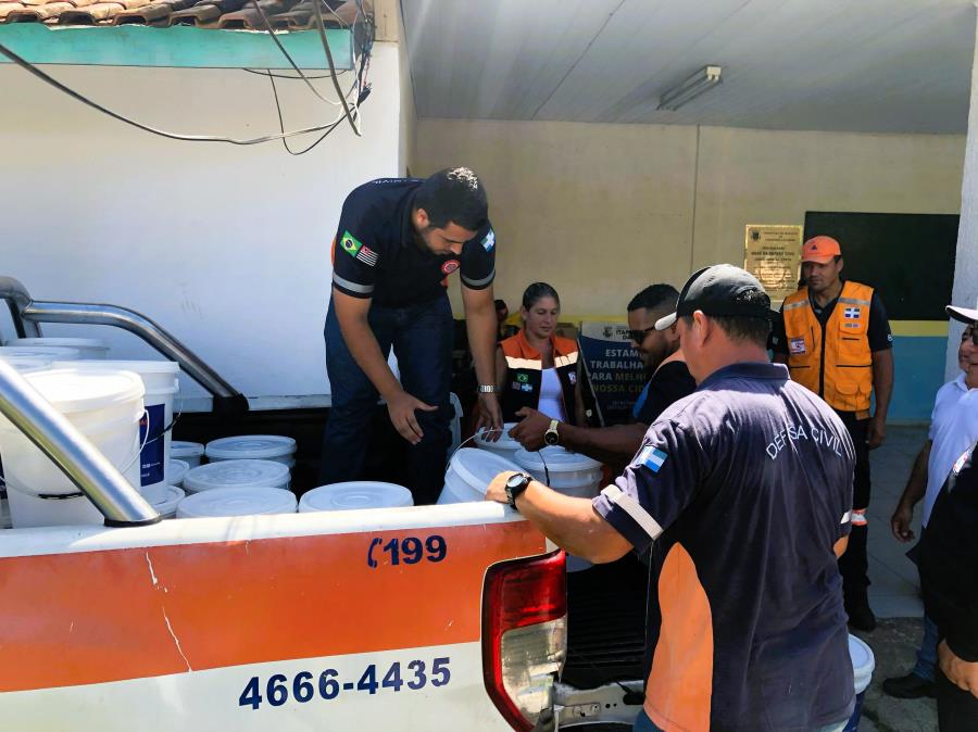 Prefeitura entrega itens de ajuda humanitária para bairros afetados pelas chuvas
