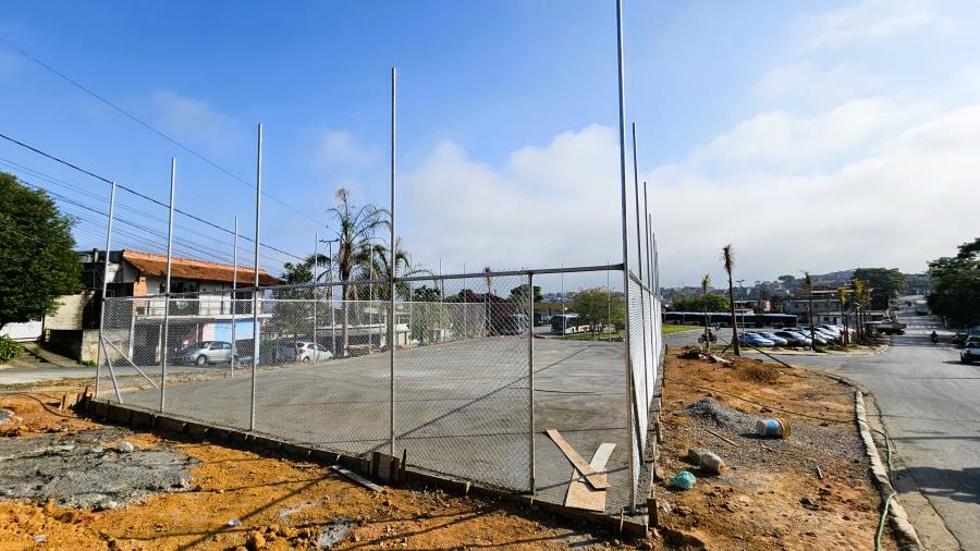 Obras da Praça Poliesportiva e melhorias no entorno do Terminal Jacira avançam