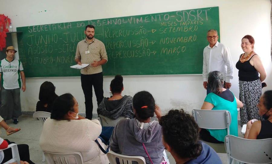 Munícipes assistem palestras do Cadastro Único, sobre as condições de como receber benefícios