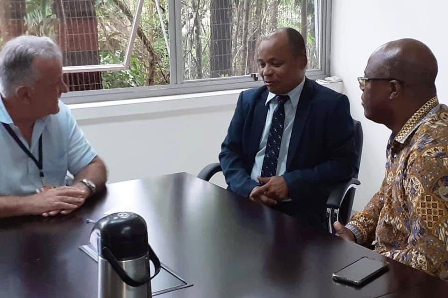 Prefeito Jorge Costa recebe deputado e ativista angolano David Mendes