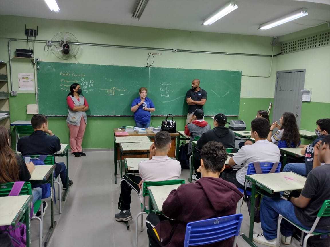 Procon de Itapecerica da Serra oferece palestra em escola do Santa Júlia