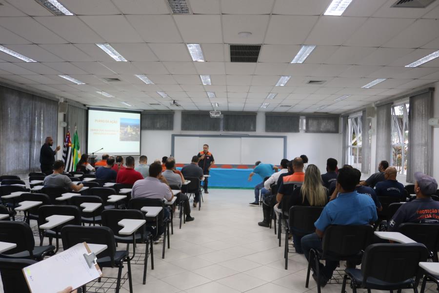 Comitê Gerenciador de Crise reúne-se para debater estratégias de recuperação de áreas