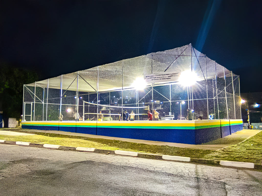 Prefeitura inaugura nova quadra de areia no Parque Paraíso