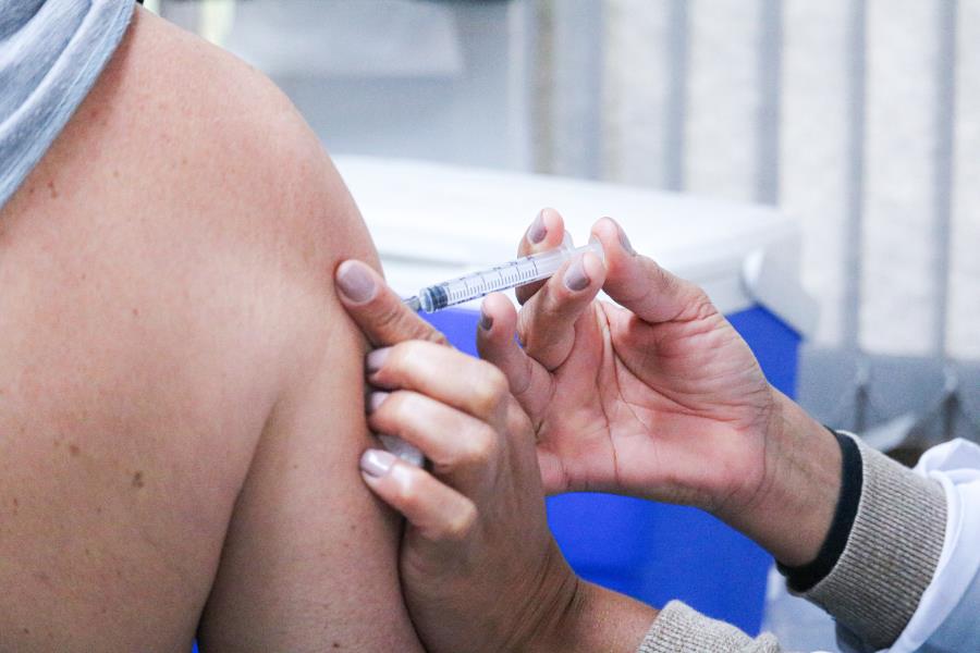 Prefeitura realiza vacinação e campanha de rastreamento de tuberculose para servidores públicos