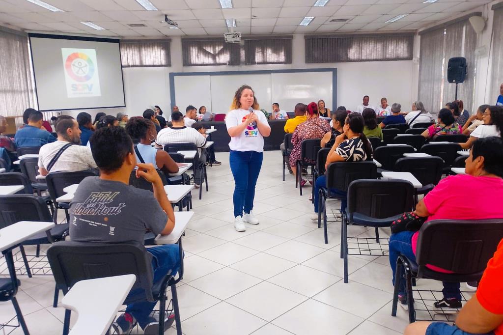 Prefeitura realiza reunião com pais e responsáveis de ex-alunos da Escola Arco-Íris