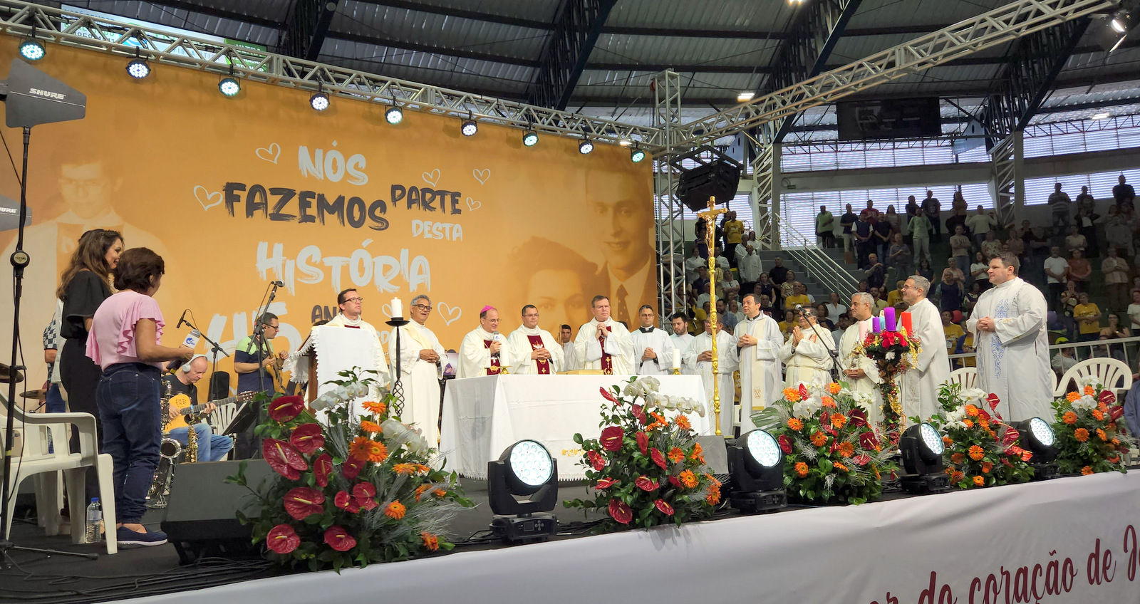 Missa solene celebra aniversário de ordenação do Padre Alberto Gambarini