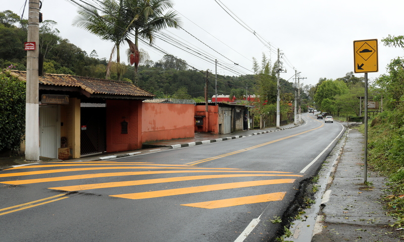 Prefeitura, em parceria com o Governo do Estado, realiza manutenção da Estrada João Rodrigues de Moraes