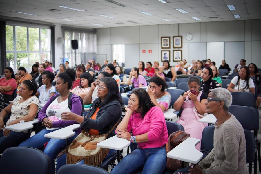 Reunião de acolhimento destaca a importância dos bolsistas da Frente de Trabalho e estagiários da Educação