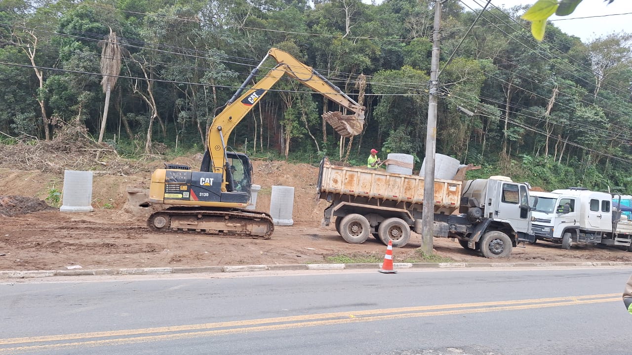 Itapecerica da Serra avança na segunda etapa de obras contra enchentes na região da Rodovia Armando Sales
