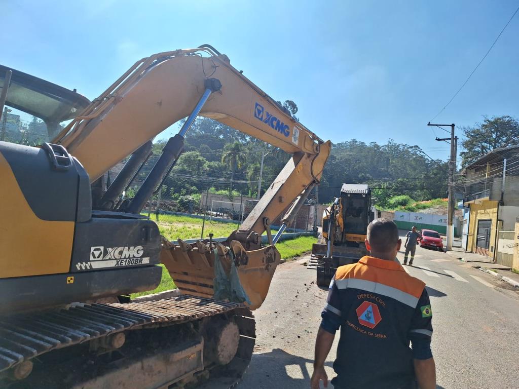 Defesa Civil inicia ações de desassoreamento na região da Vila Geni e Jardim Itapecerica