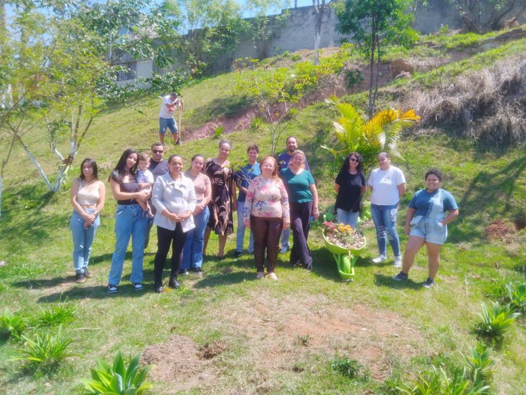 Escola Joaquim Fernando Paes de Barros Neto e SPMA promovem plantio de árvores nativas