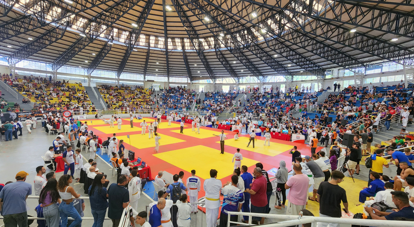 Milhares de pessoas prestigiam campeonato de judô da FPJ realizado em Itapecerica da Serra