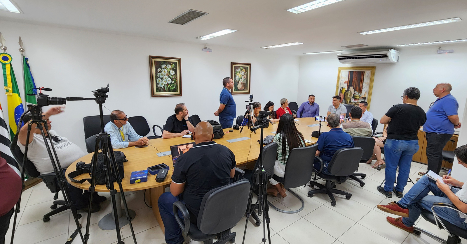 Entrevista Coletiva: Prefeito apresenta projetos para a imprensa regional